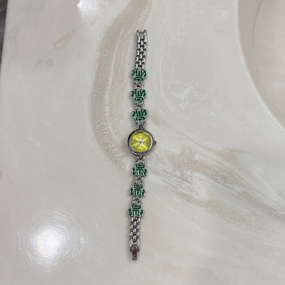 Silver and Green Google Eyes Frog Link Watch